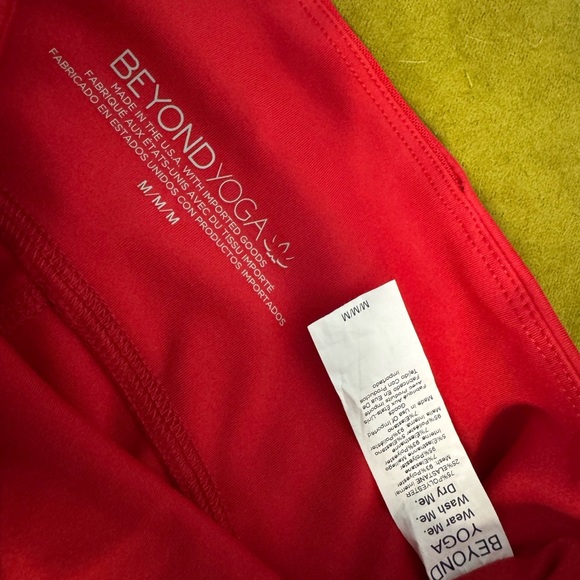 Beyond Yoga Powerbeyond Strive High Waisted Legging Sz M in Retro Red NWT 90 - Picture 9 of 16